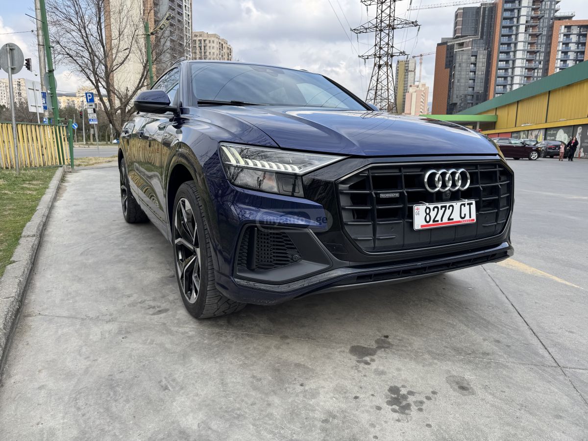 Audi Q8 - фото 1