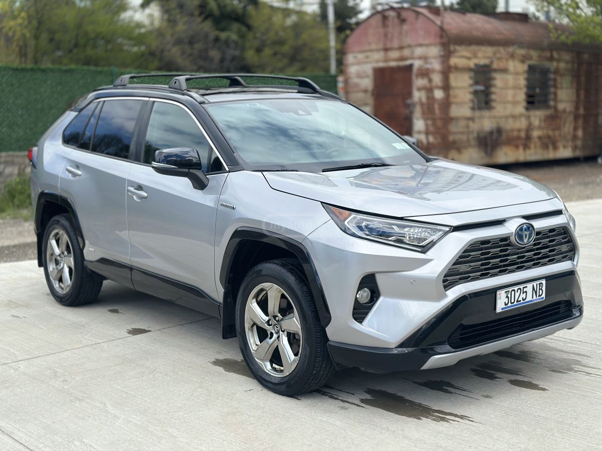 Toyota RAV 4 - фото 1