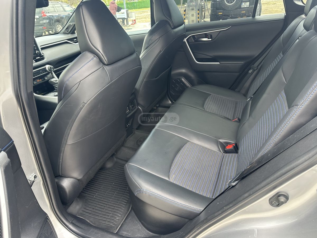 Toyota RAV 4 - фото 6