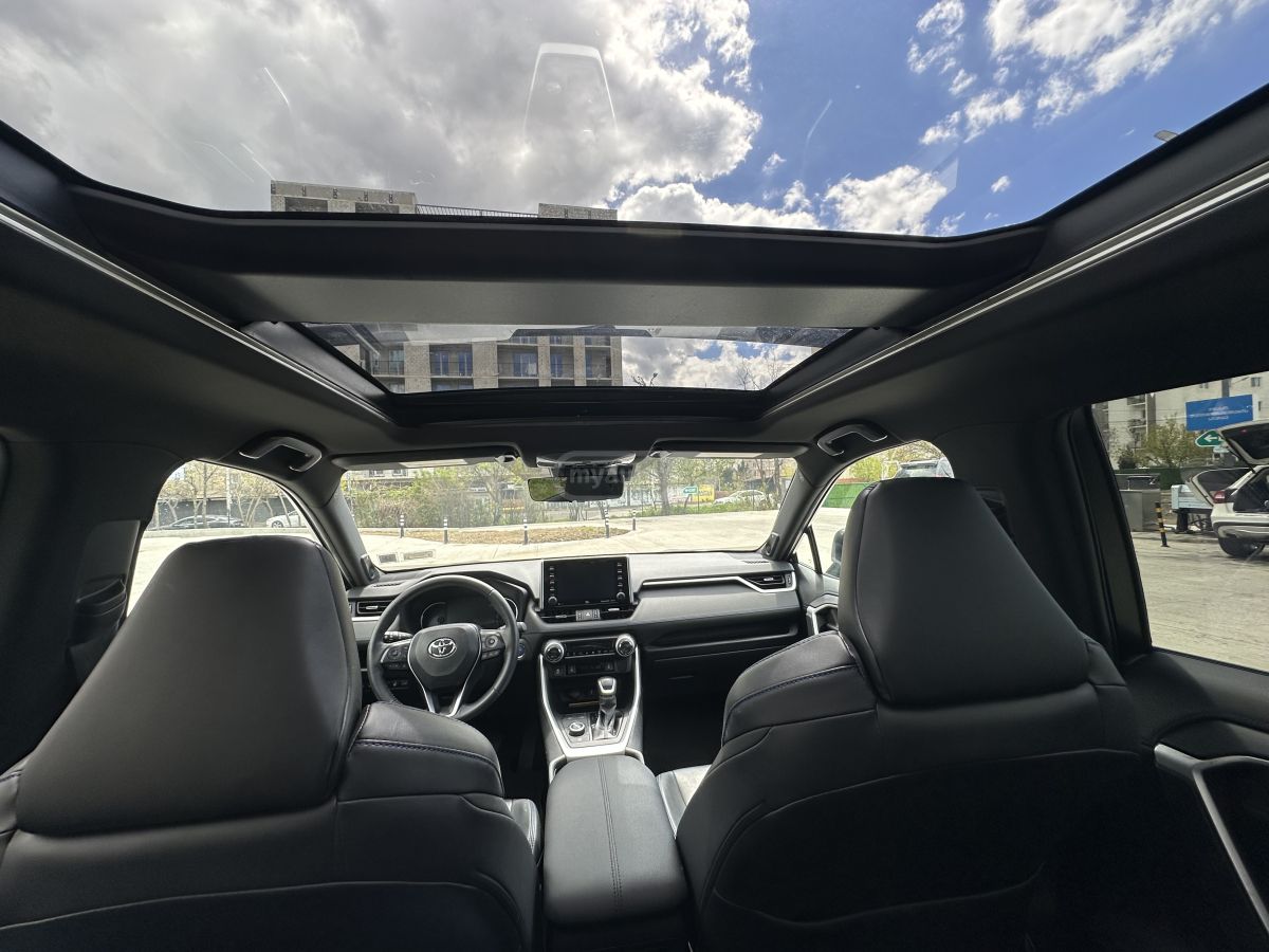 Toyota RAV 4 - фото 7