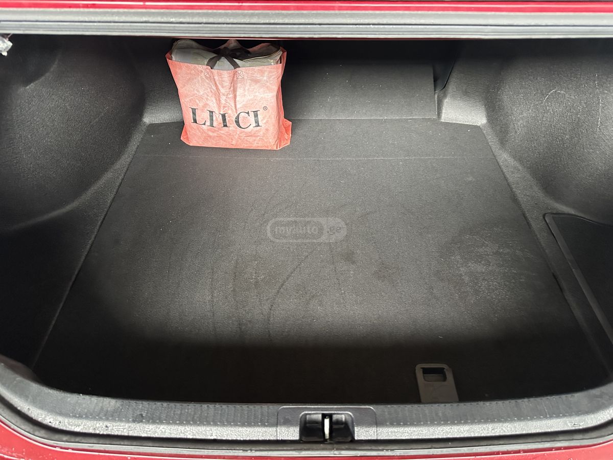 Toyota XLE 4dr All-Wheel Drive Sedan — миниатюра 11