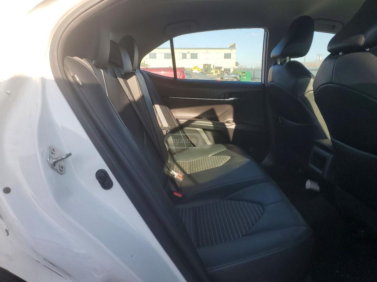 Toyota SE 4dr Front-Wheel Drive Sedan — миниатюра 10