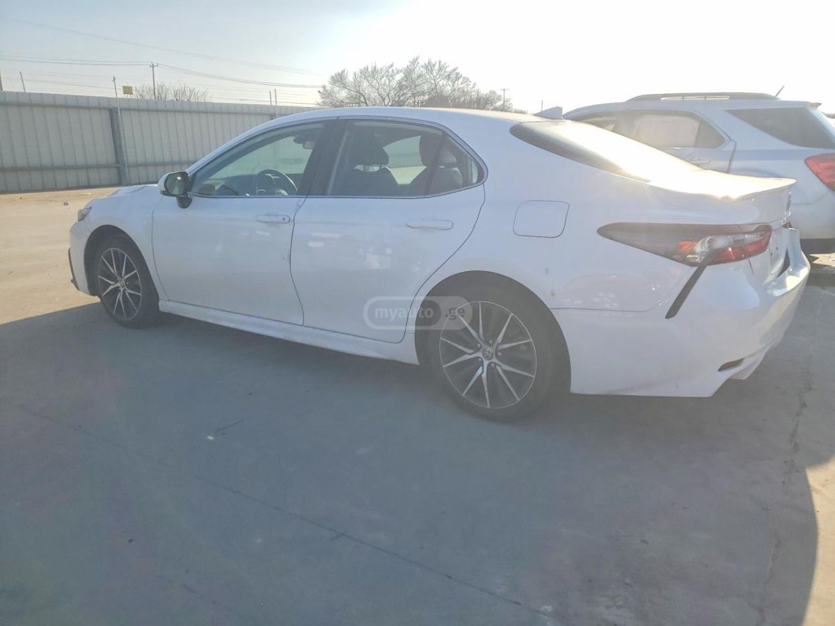 Toyota SE 4dr Front-Wheel Drive Sedan — миниатюра 2