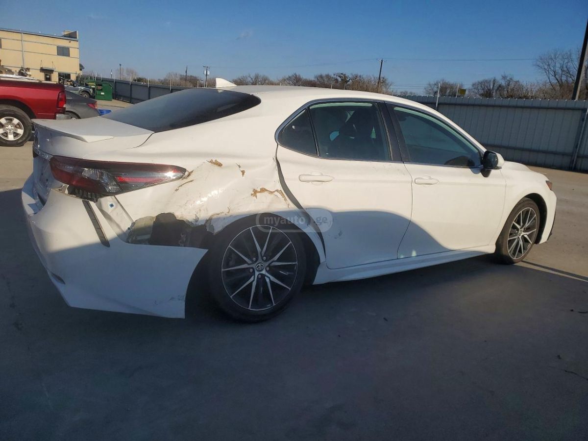 Toyota SE 4dr Front-Wheel Drive Sedan — миниатюра 3