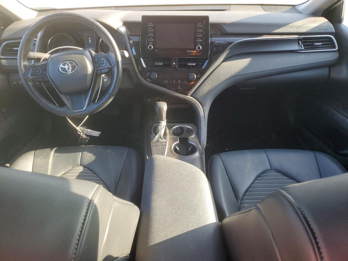 Toyota SE 4dr Front-Wheel Drive Sedan — миниатюра 8