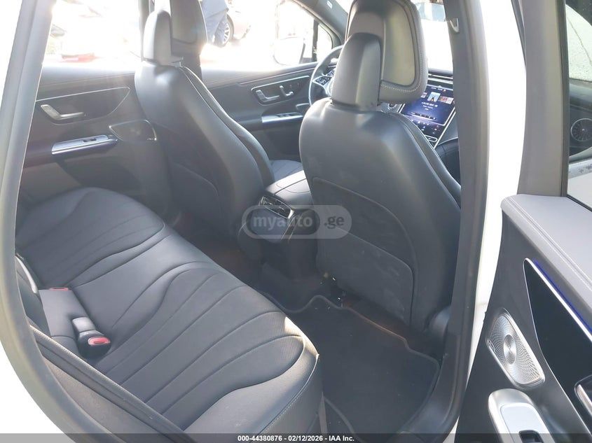 Mercedes-Benz EQE 350 2023 — миниатюра 8