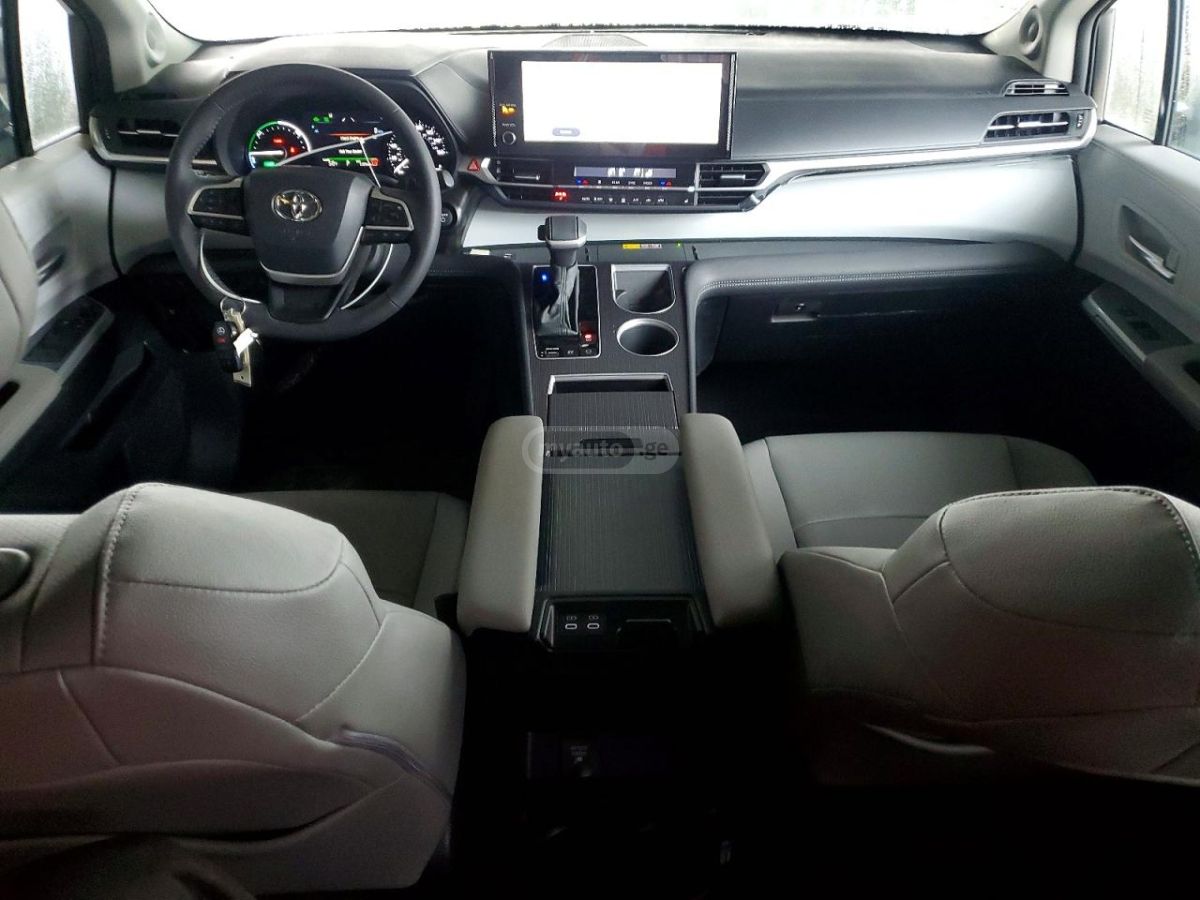 Toyota Sienna 2025 — миниатюра 8