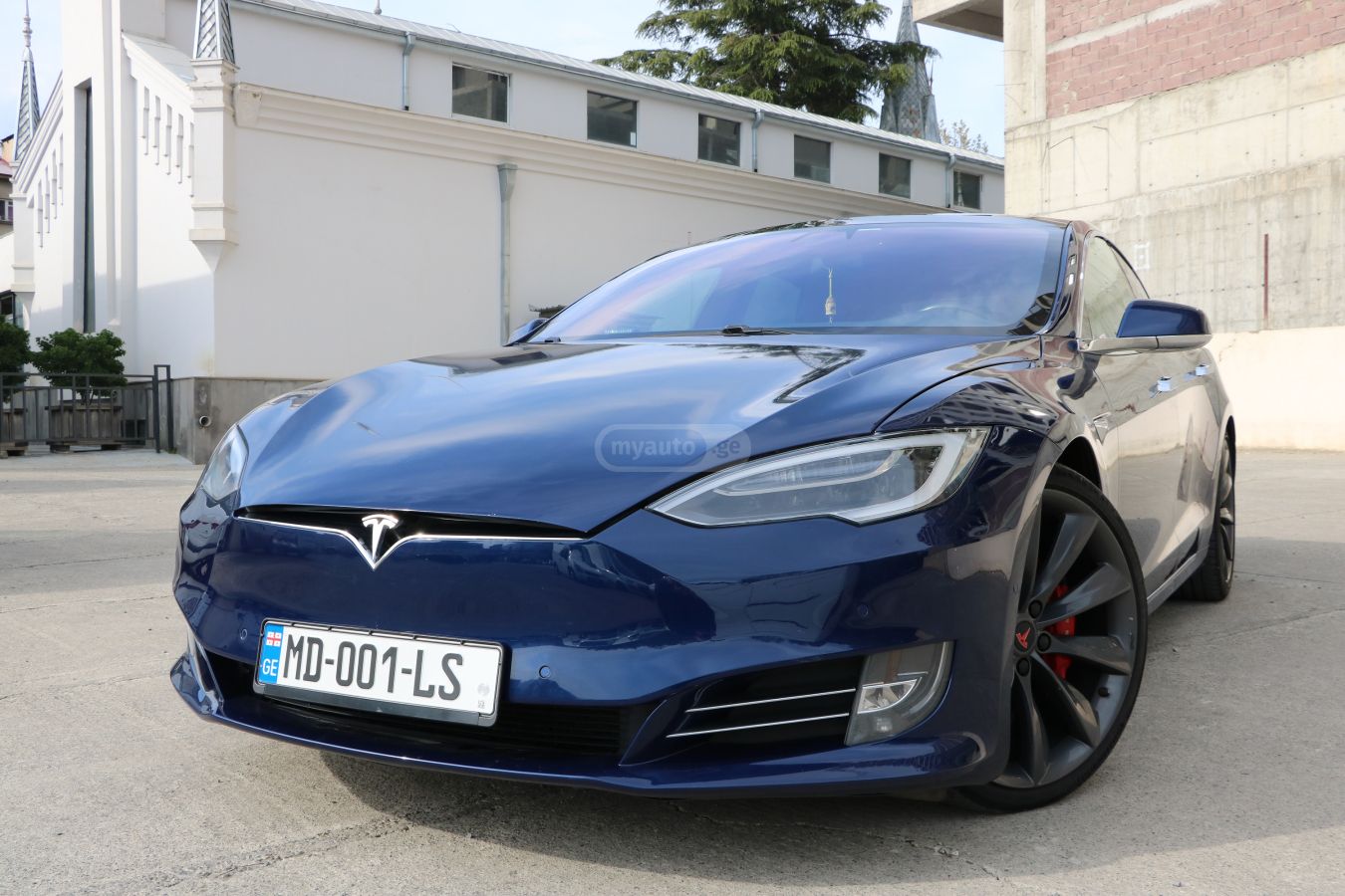 Tesla Model S - фото 1