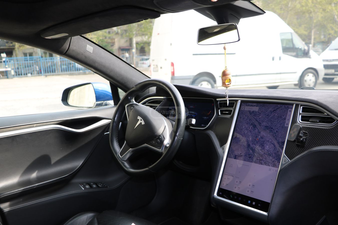 Tesla Model S - фото 9