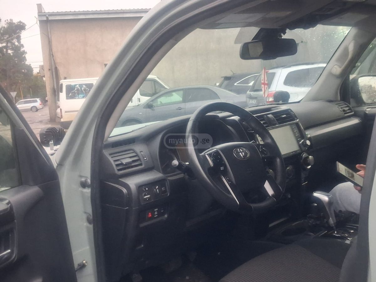 Toyota TRD Off Road 4dr 4x4 Automatic — миниатюра 4