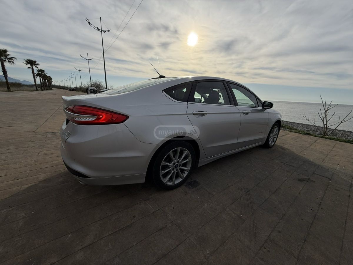 Ford Fusion - фото 3