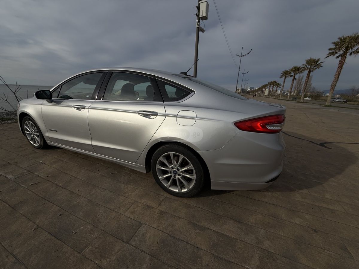 Ford Fusion - фото 4