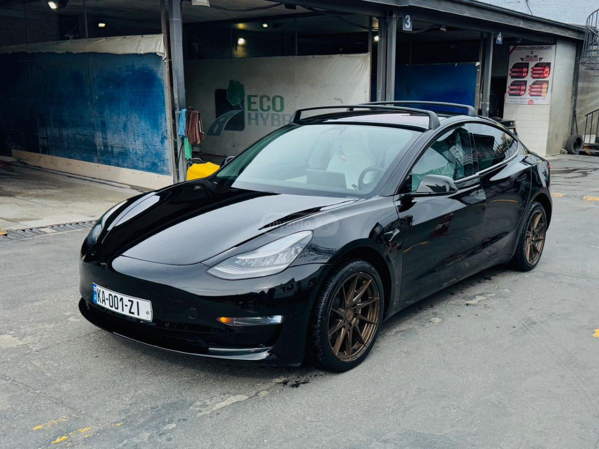 Tesla Model 3 - фото 1