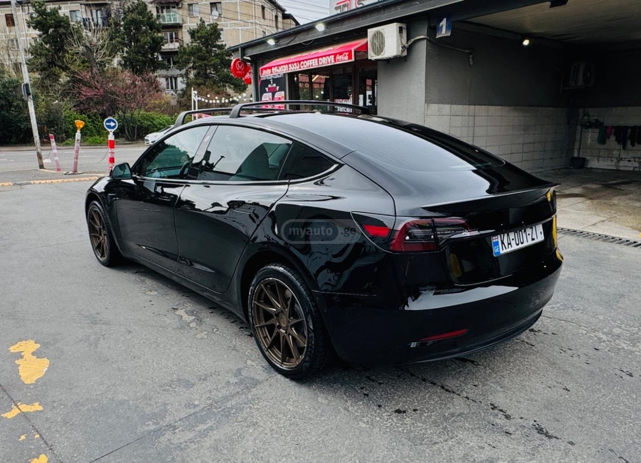 Tesla Model 3 - фото 3