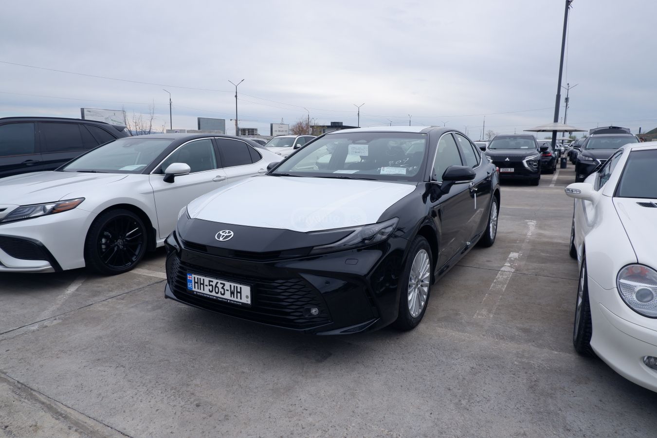 Toyota Camry - фото 1