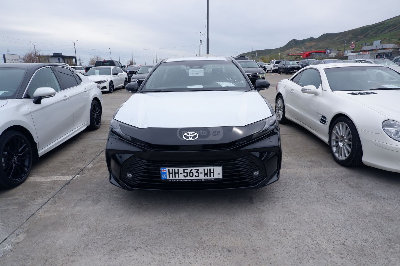 Toyota Camry - фото 2