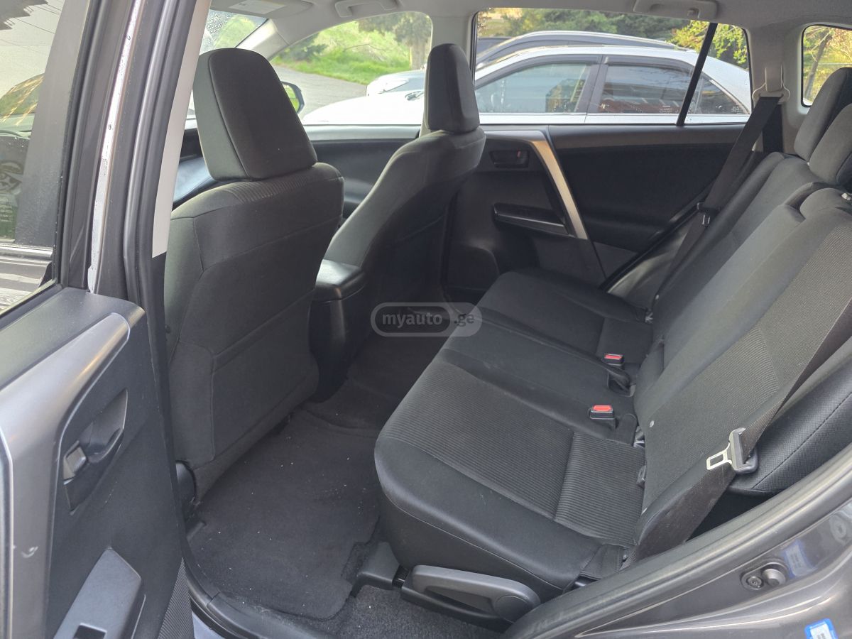 Toyota Rav 4 - фото 4