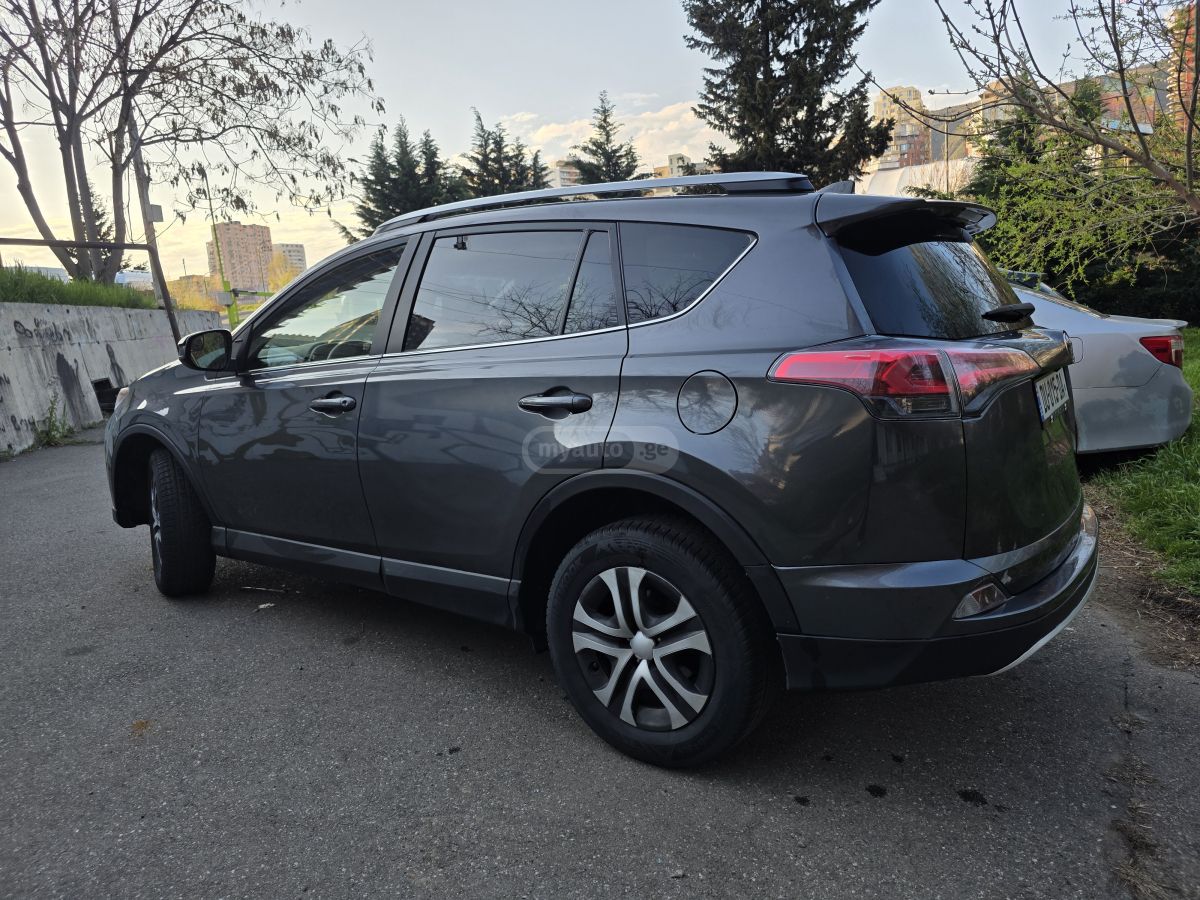 Toyota Rav 4 - фото 5