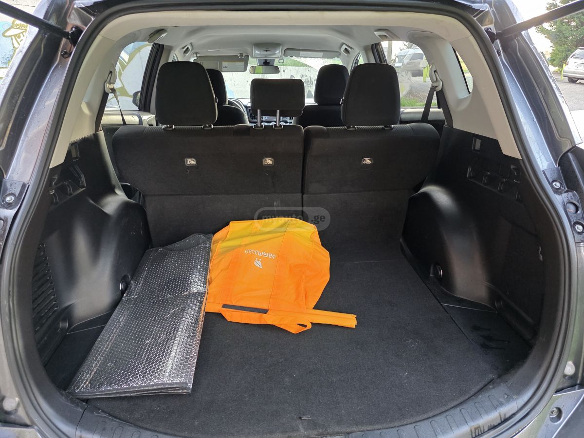 Toyota Rav 4 - фото 9