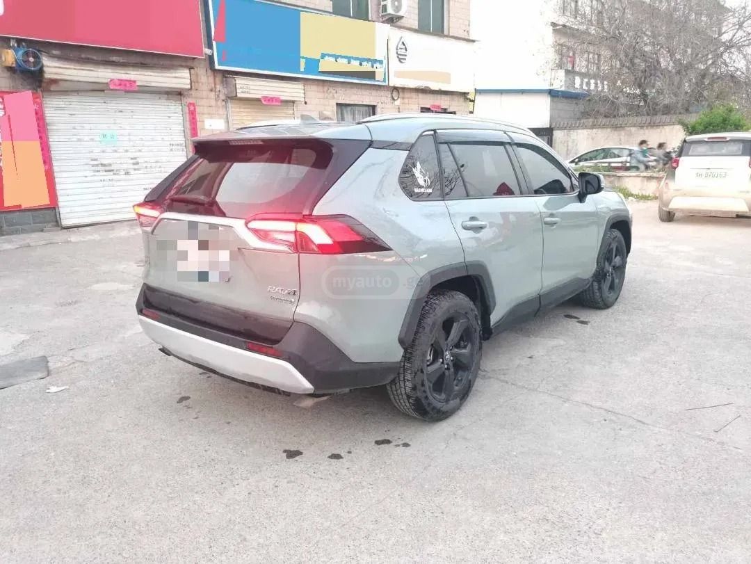 Toyota RAV 4 - фото 5