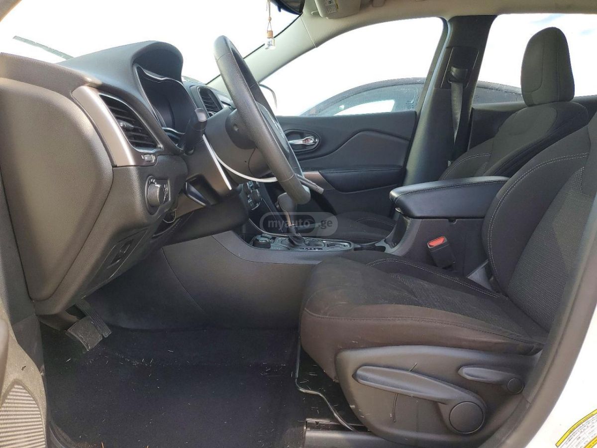 Jeep Cherokee - фото 7