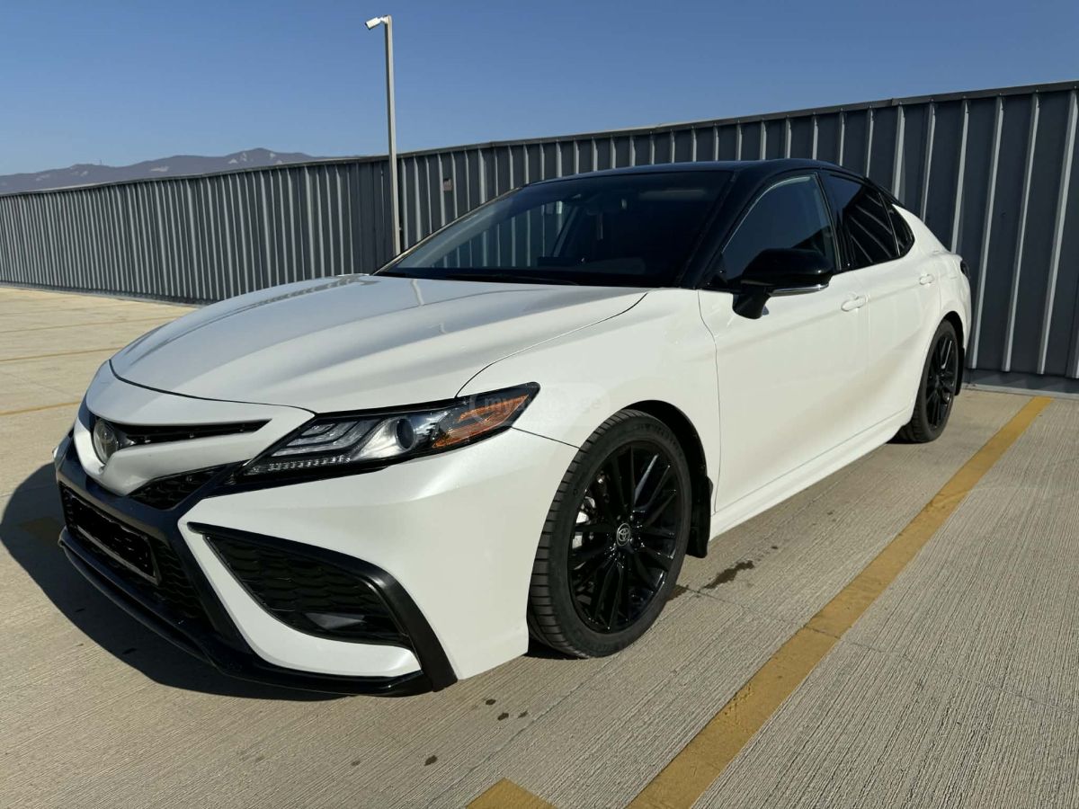 Toyota XSE 4dr Front-Wheel Drive Seda — миниатюра 3