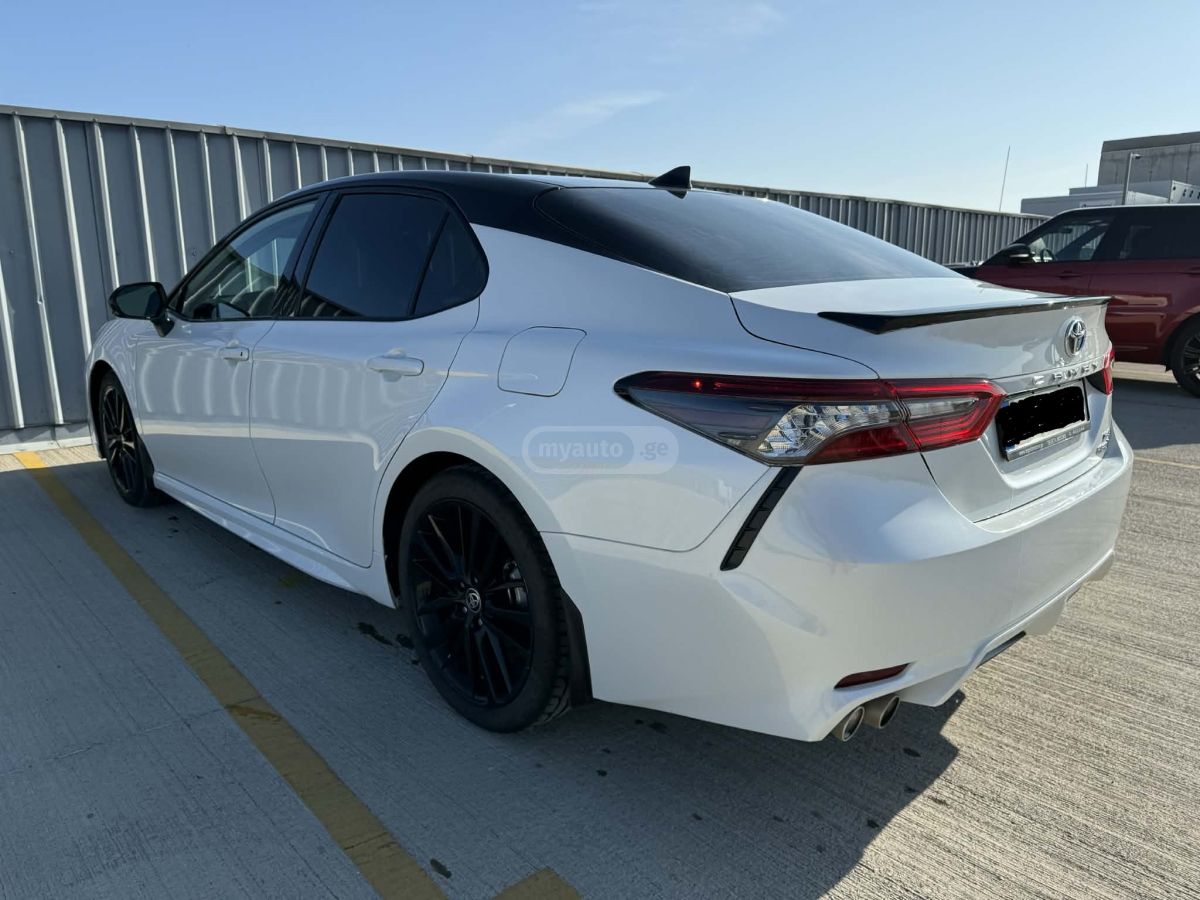 Toyota XSE 4dr Front-Wheel Drive Seda — миниатюра 4