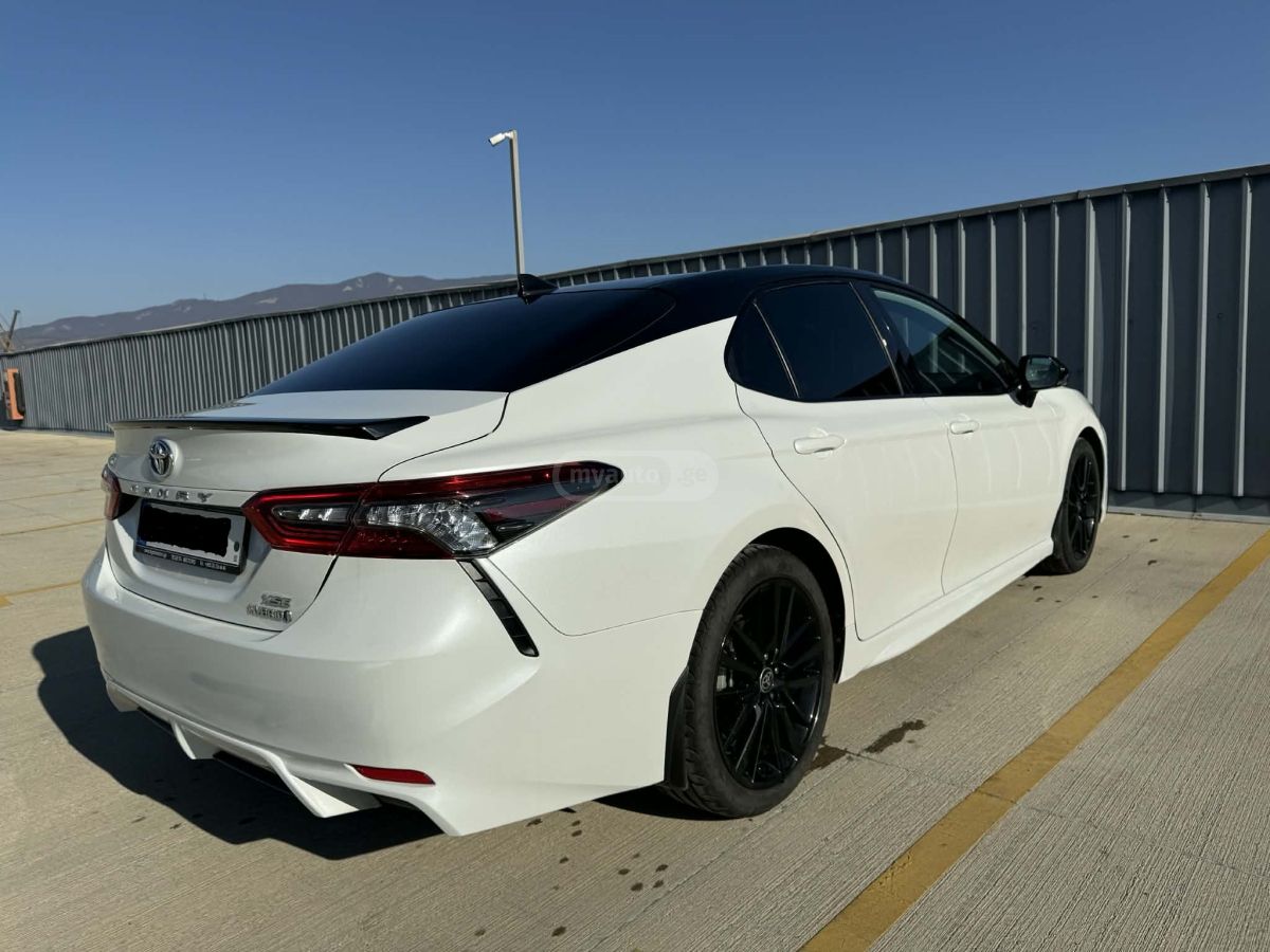 Toyota XSE 4dr Front-Wheel Drive Seda — миниатюра 5