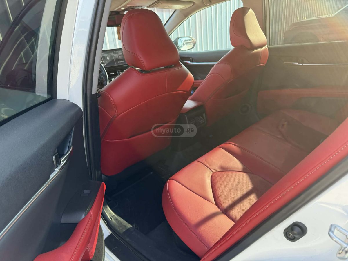 Toyota XSE 4dr Front-Wheel Drive Seda — миниатюра 6