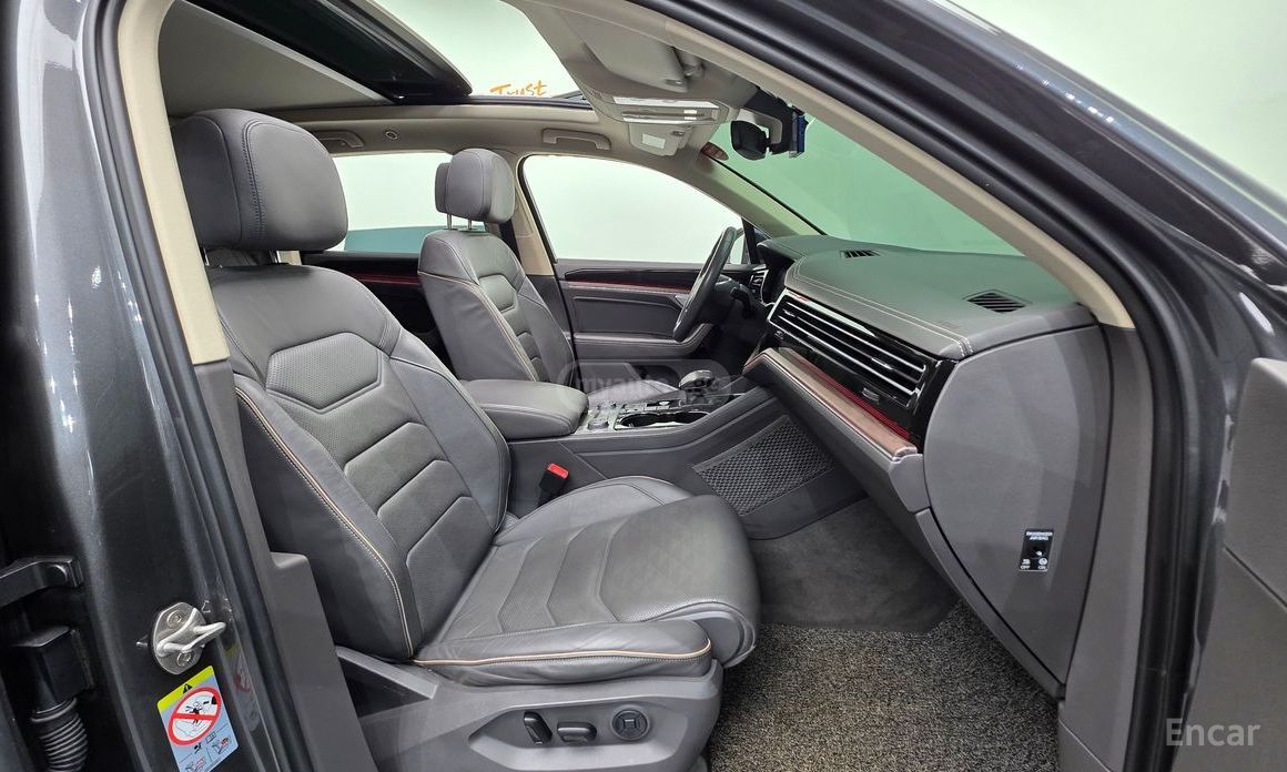 Volkswagen Touareg - фото 10