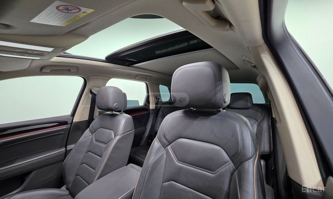 Volkswagen Touareg - фото 12