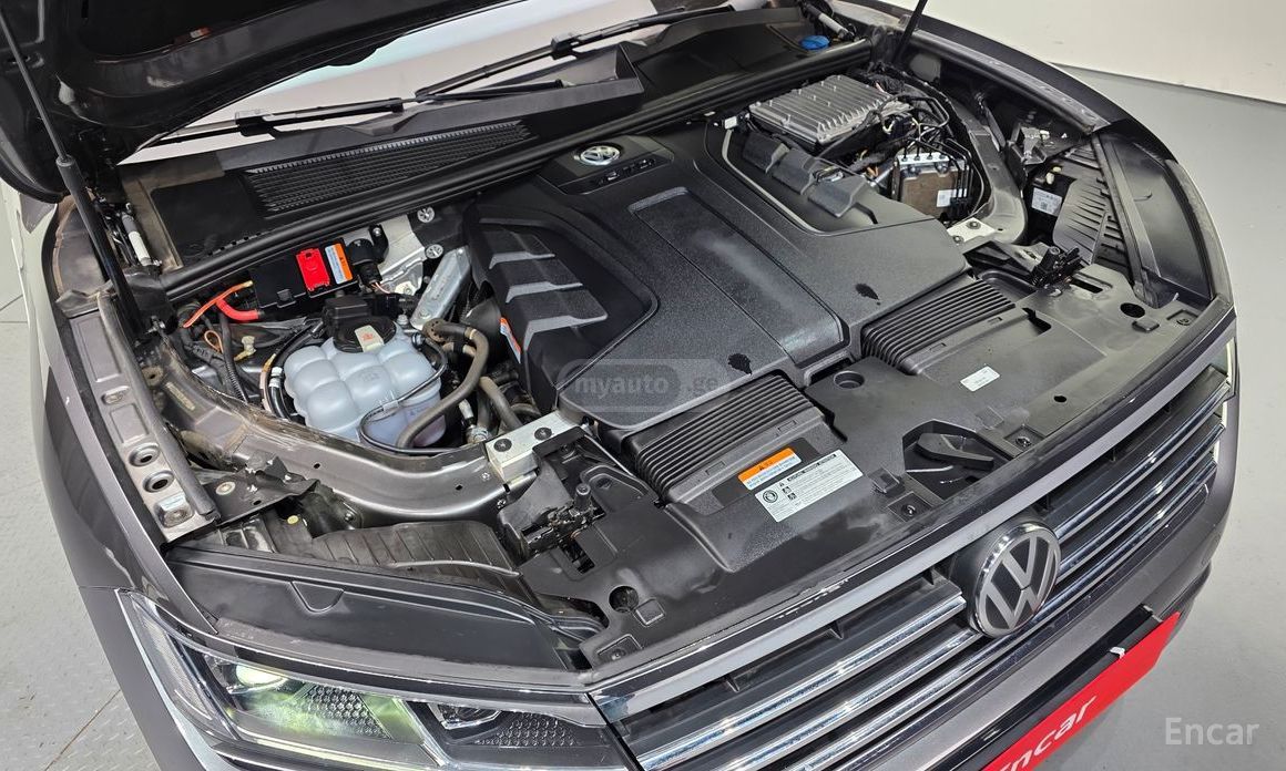 Volkswagen Touareg - фото 6