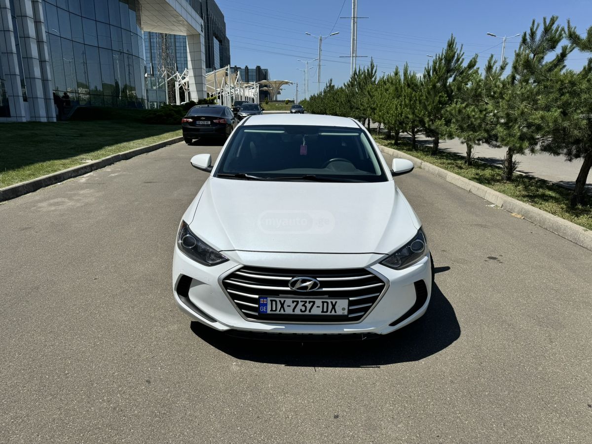 Hyundai Elantra - фото 11