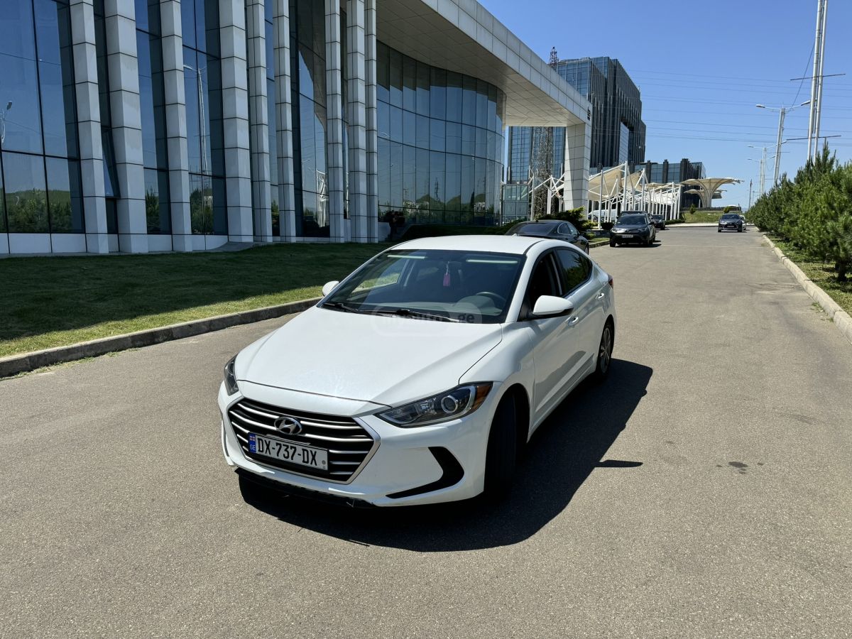 Hyundai Elantra - фото 2
