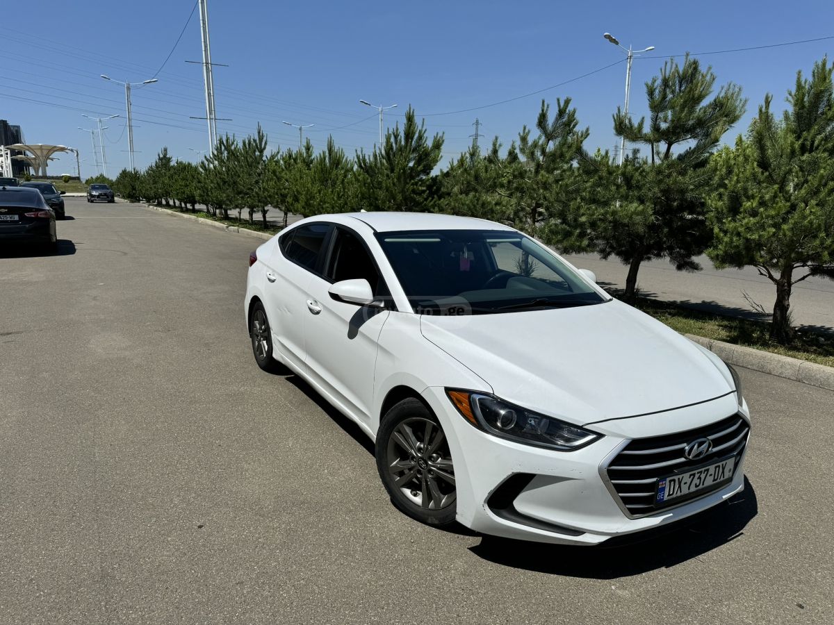 Hyundai Elantra - фото 3
