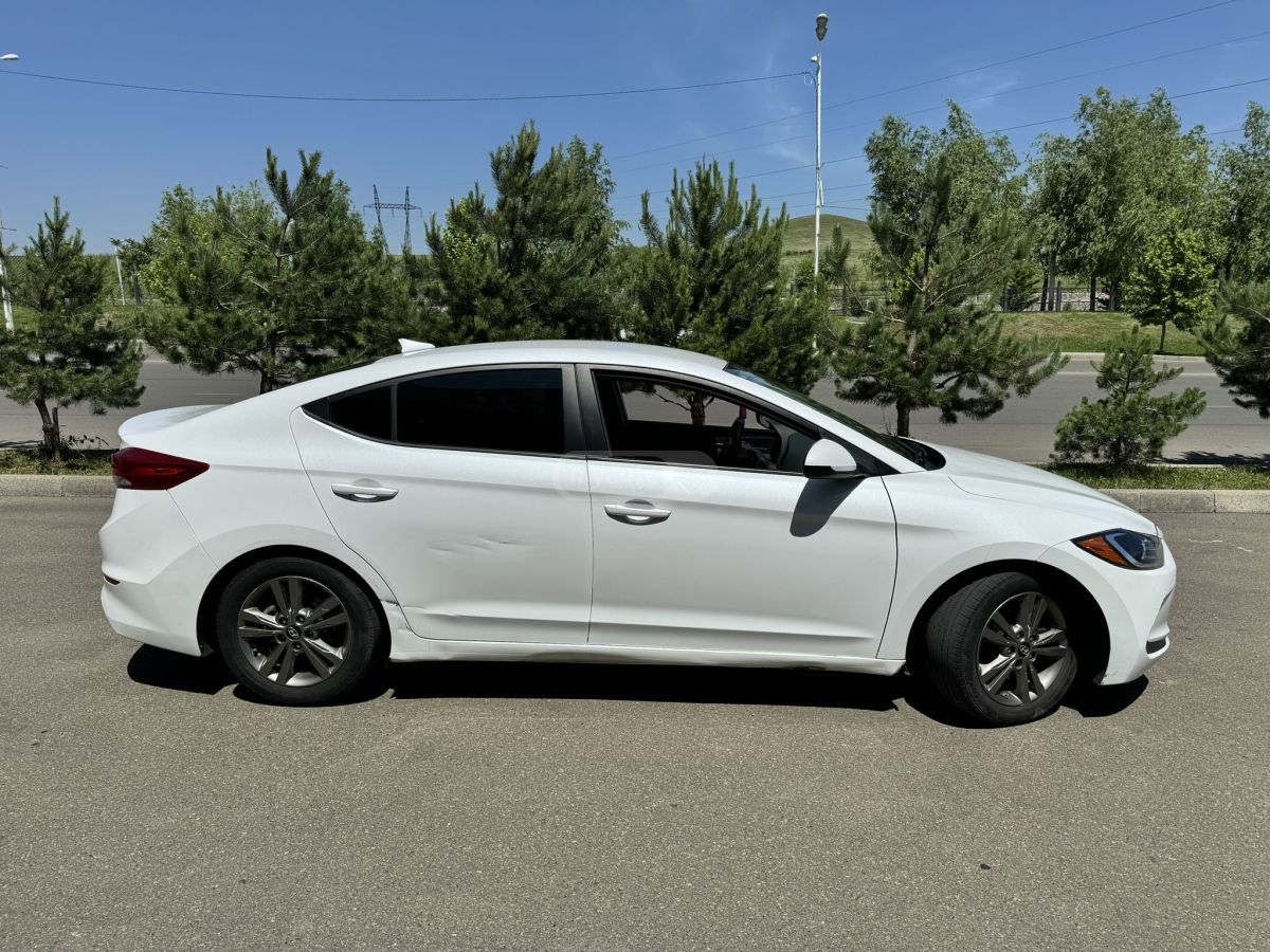 Hyundai Elantra - фото 4