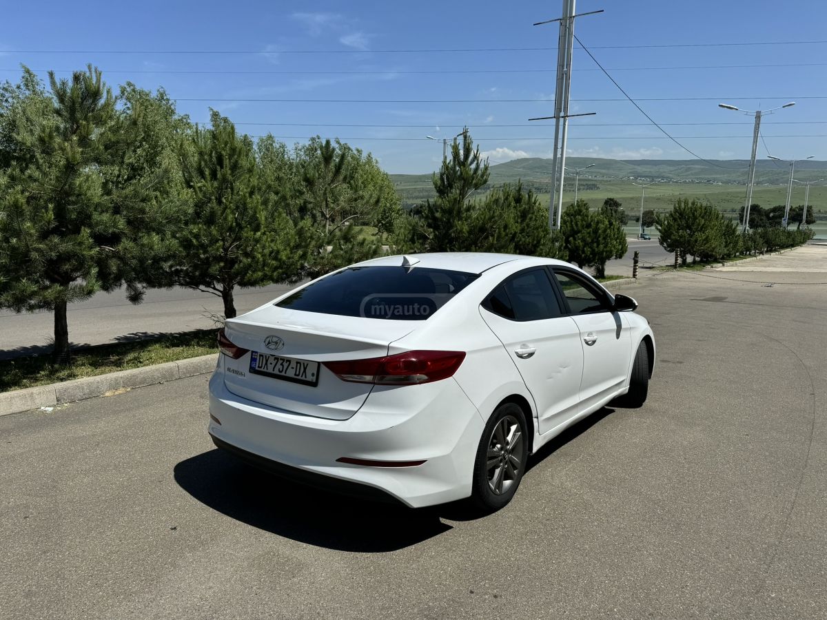Hyundai Elantra - фото 6