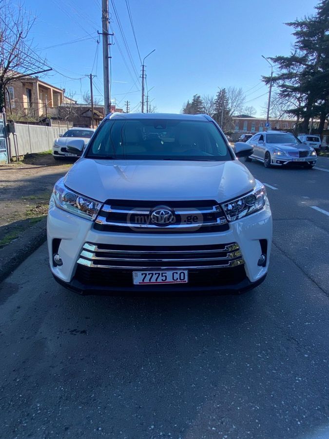 Toyota Highlander - фото 1