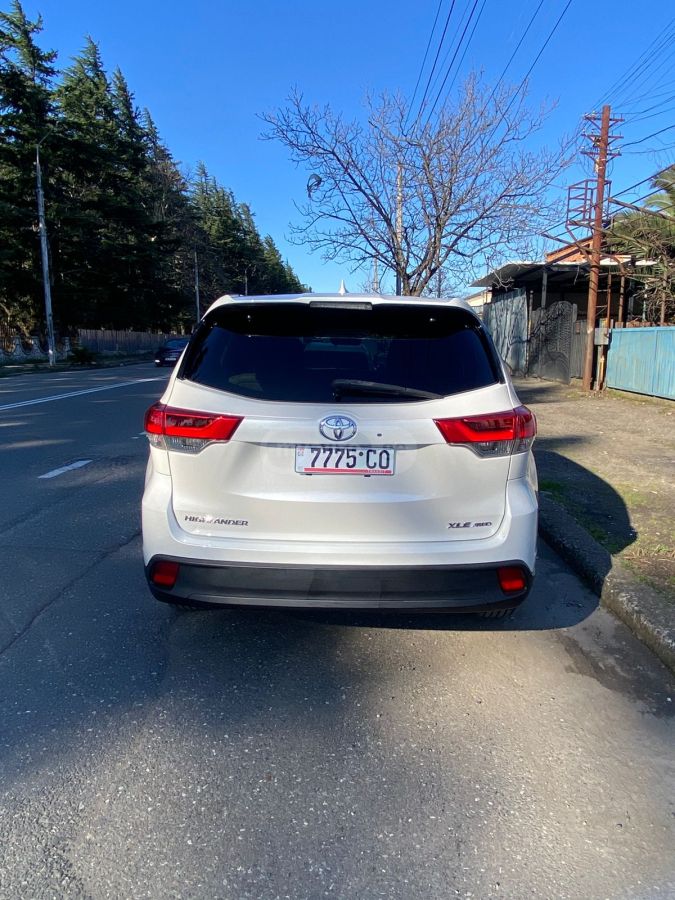 Toyota Highlander - фото 3