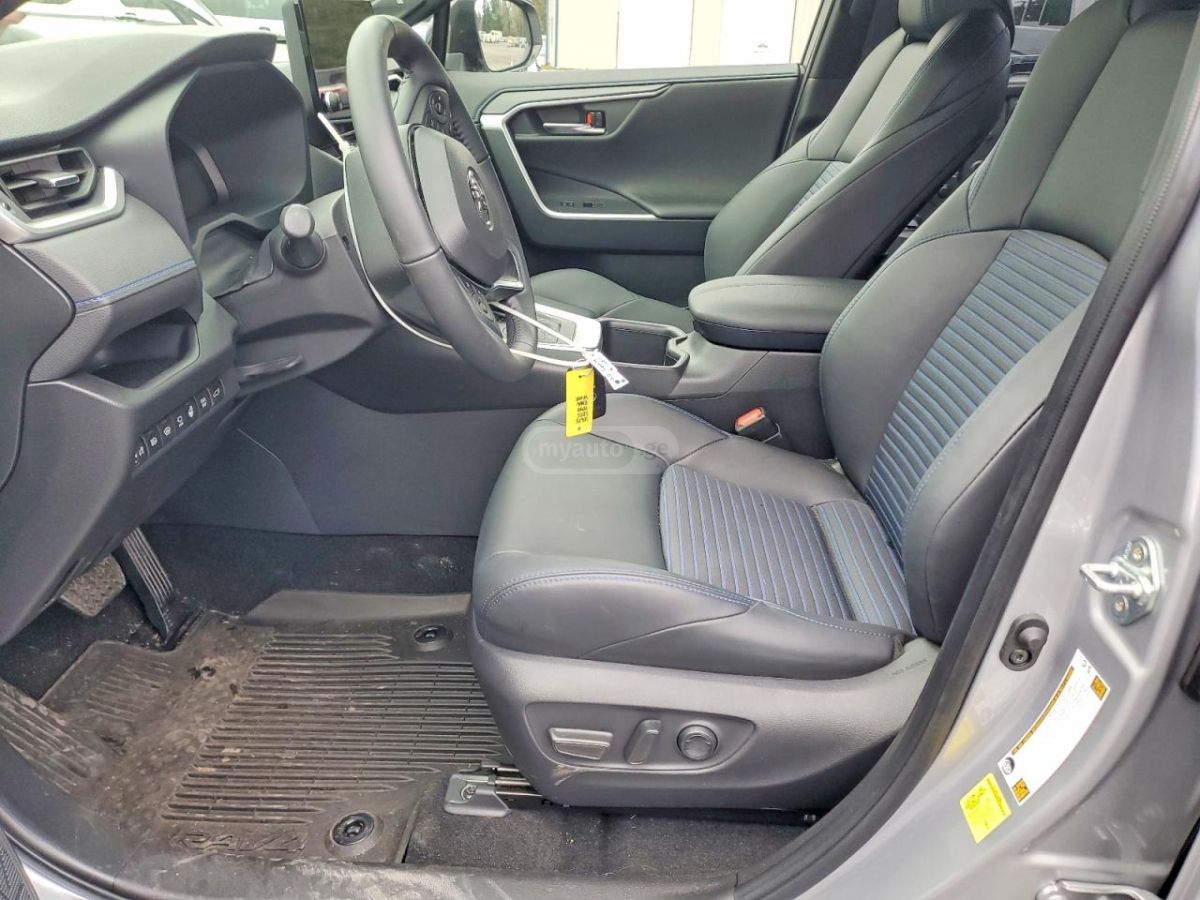 Toyota RAV 4 - фото 4