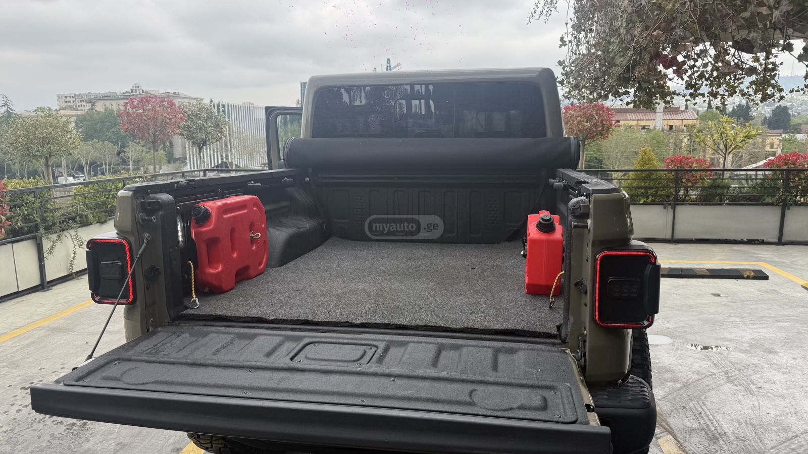 Jeep Gladiator - фото 11