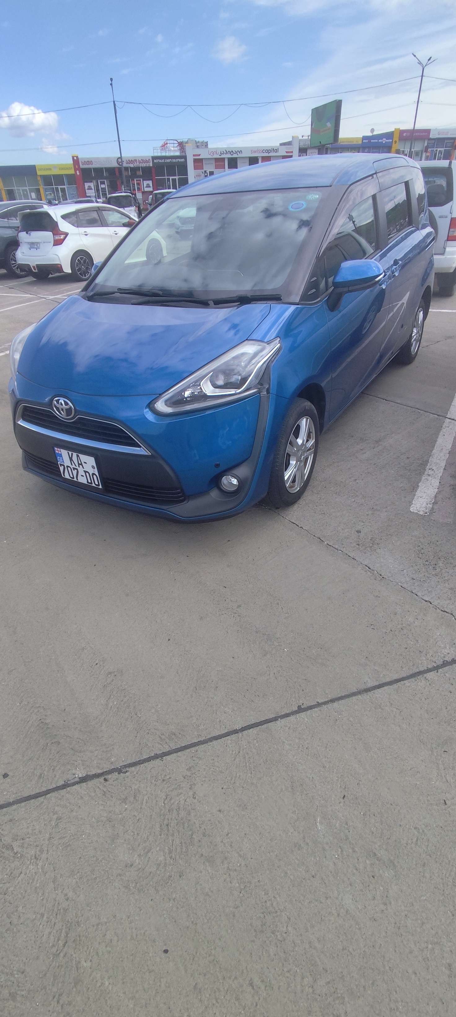 Toyota Sienta - фото 1