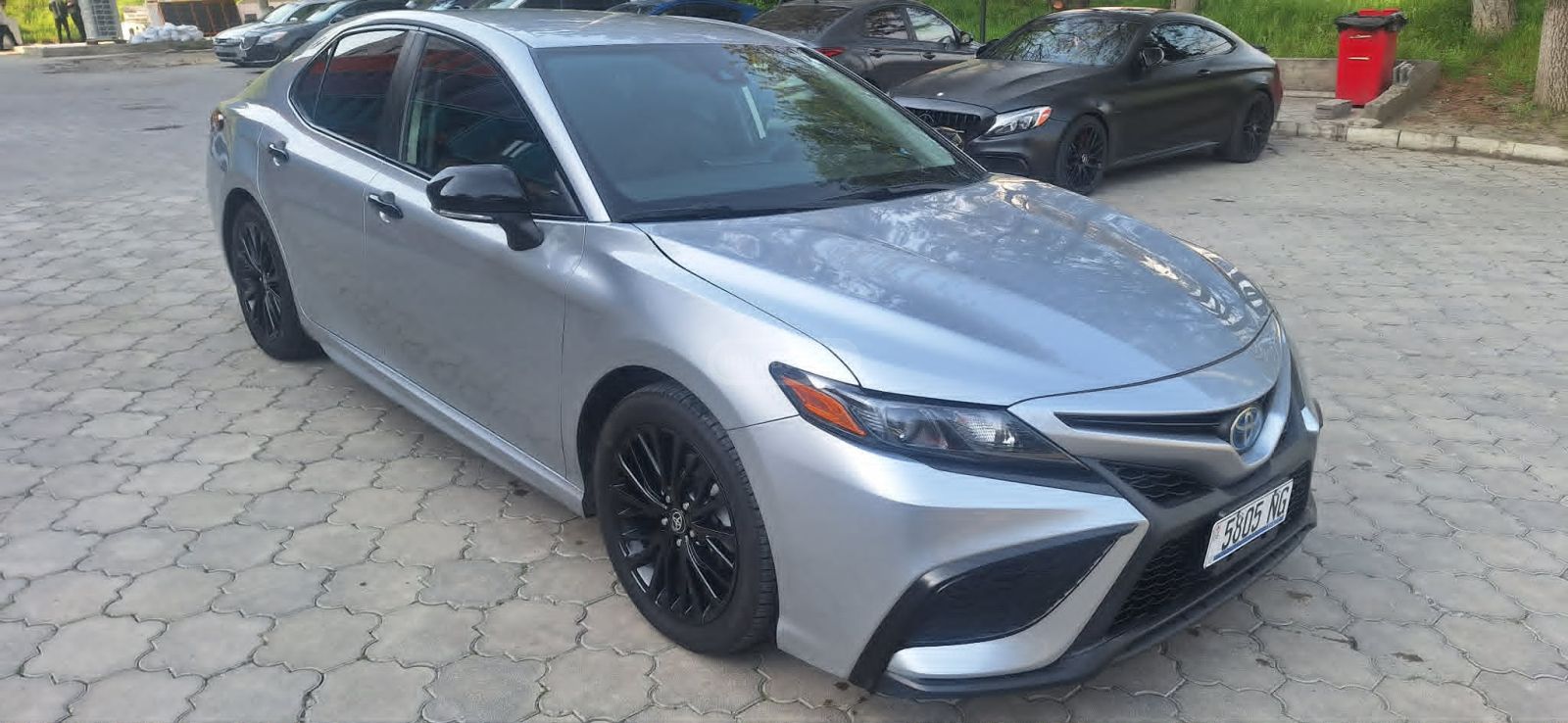 Toyota Camry - фото 1