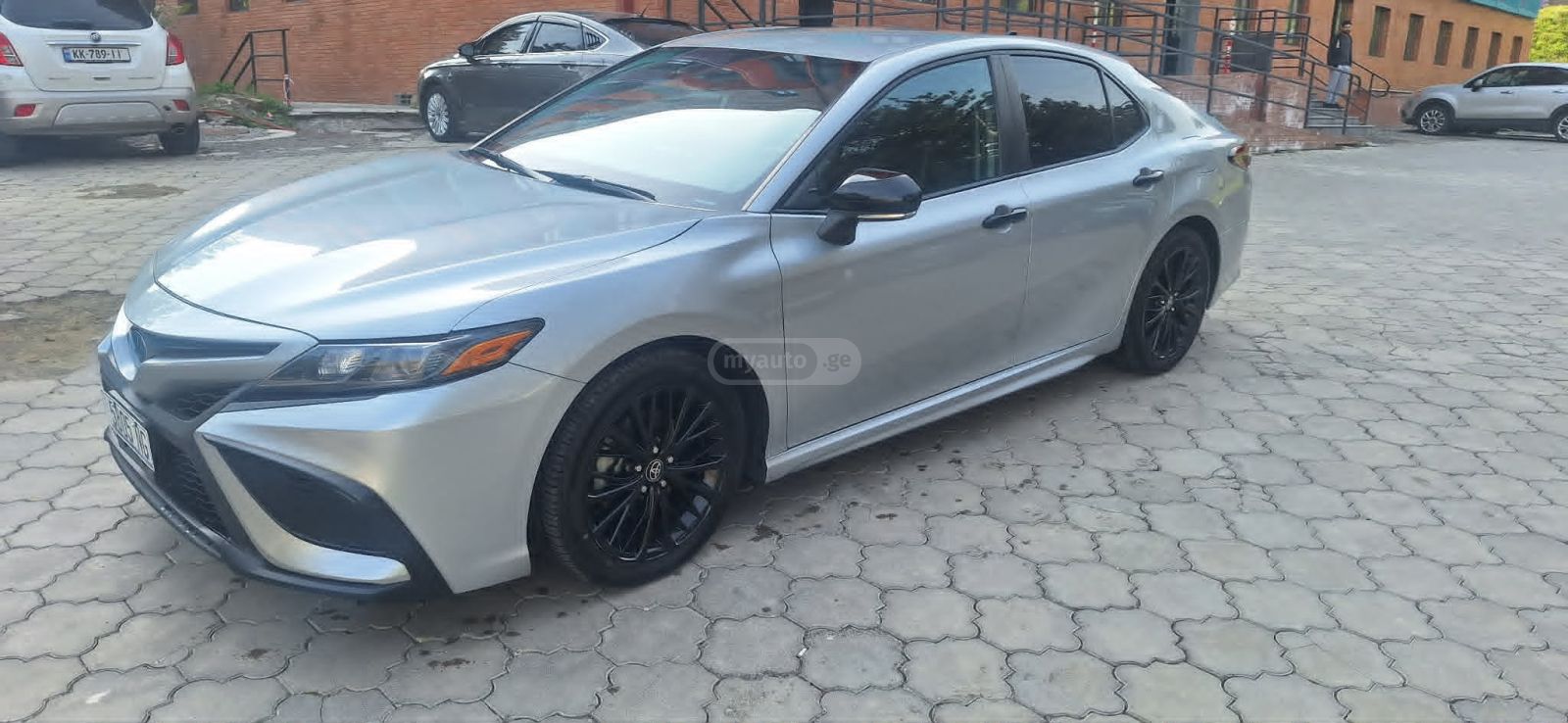 Toyota Camry - фото 2