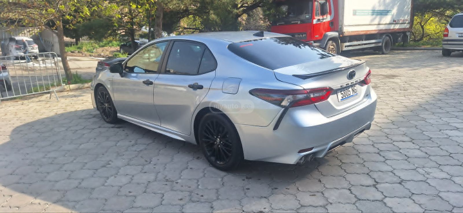 Toyota Camry - фото 3