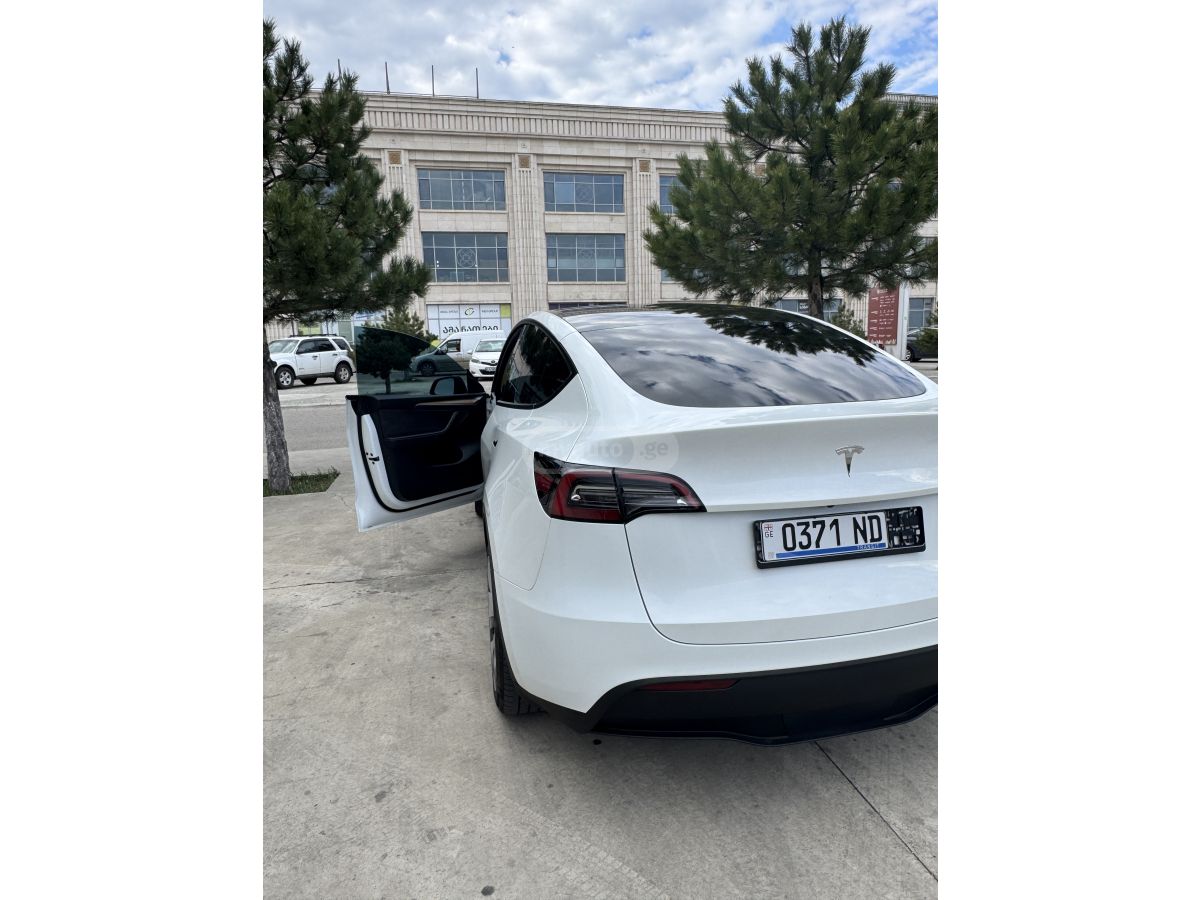 Tesla Model Y - фото 4