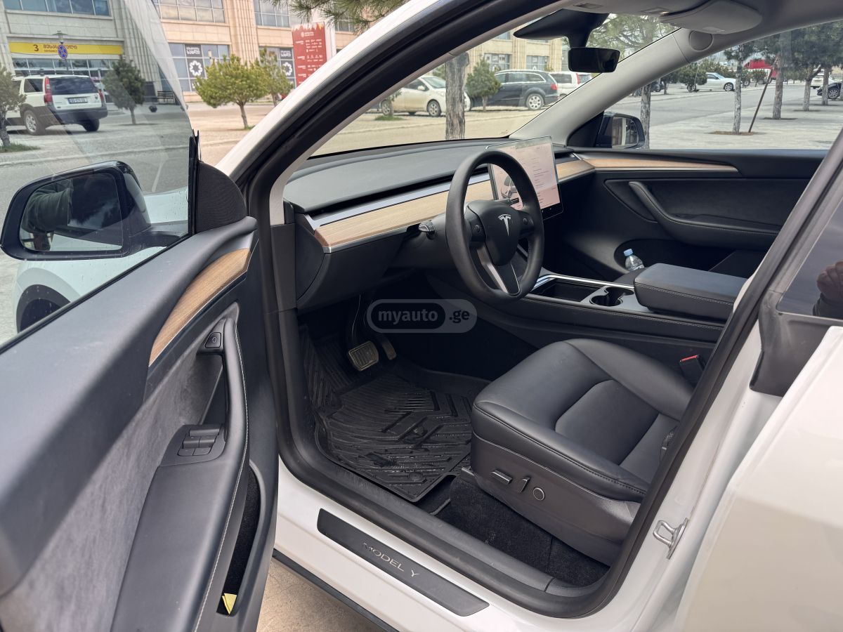 Tesla Model Y - фото 5