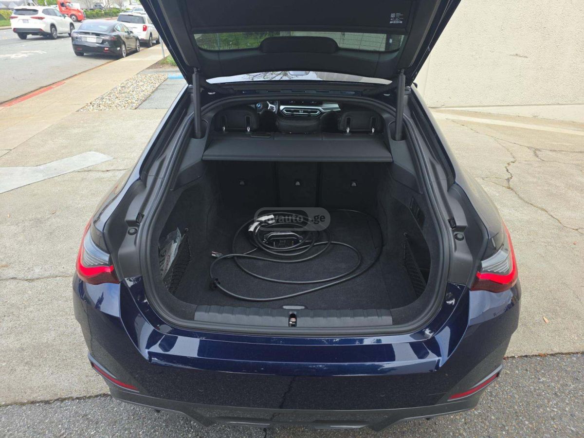 BMW i4 - фото 12