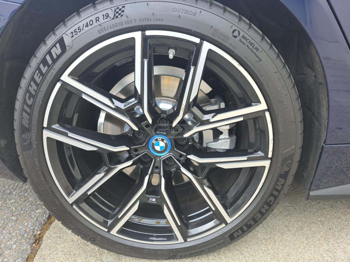 BMW i4 - фото 6