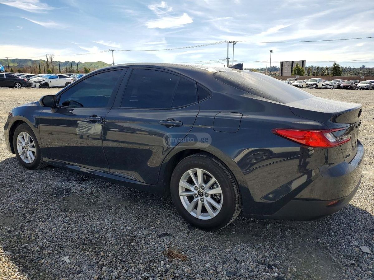 Toyota Camry - фото 2